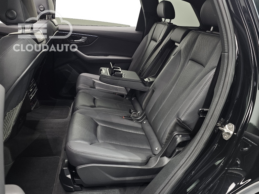 2022 Audi Q7 45 TDI Premium - Image 12
