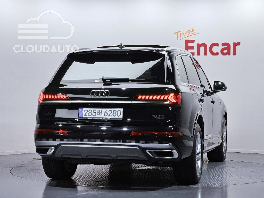 2022 Audi Q7 45 TDI Premium - Image 4