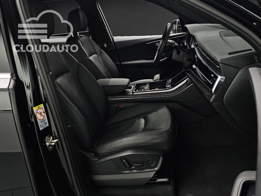 2022 Audi Q7 45 TDI Premium - Image 10