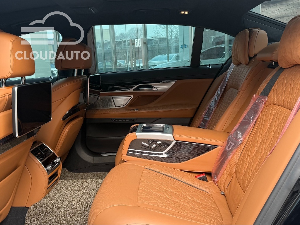 2021 BMW 7 Series 740Li xDrive M Sports - Image 12