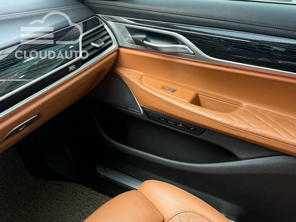 2021 BMW 7 Series 740Li xDrive M Sports - Image 17
