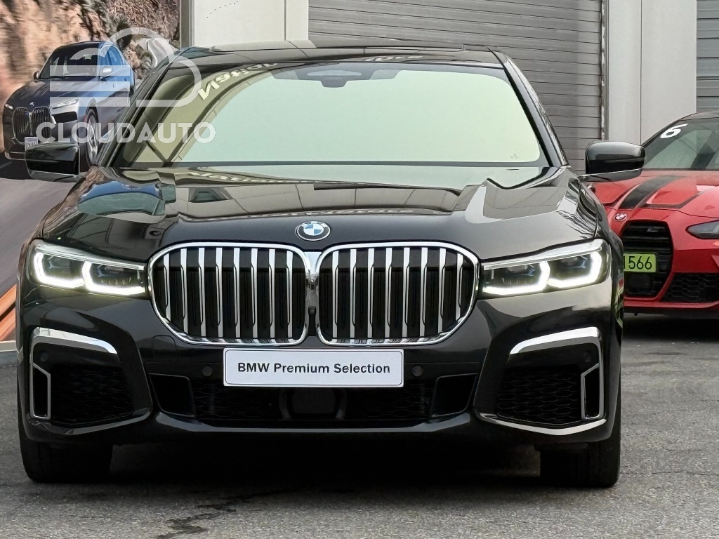 2021 BMW 7 Series 740Li xDrive M Sports - Image 3