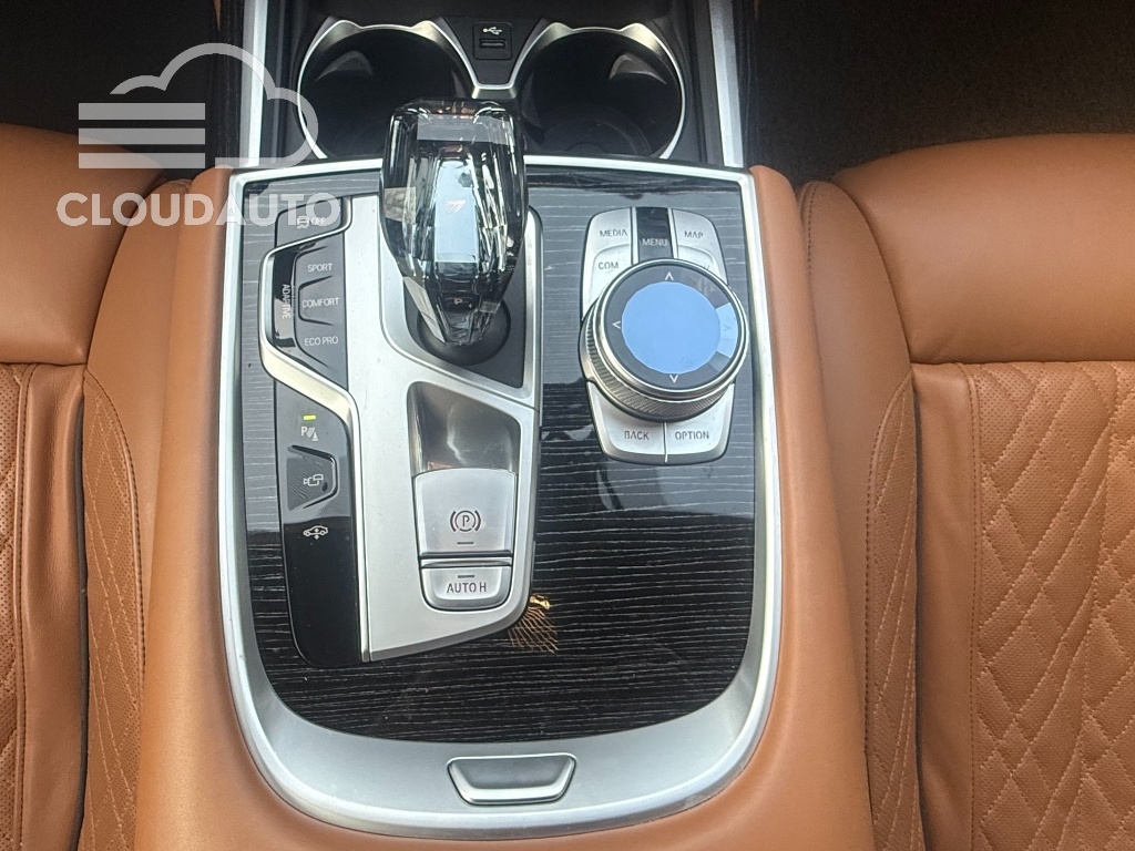 2021 BMW 7 Series 740Li xDrive M Sports - Image 9
