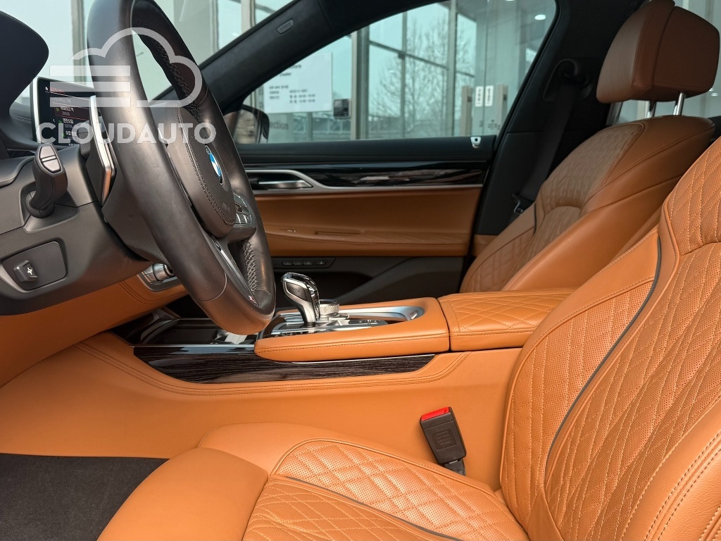 2021 BMW 7 Series 740Li xDrive M Sports - Image 10