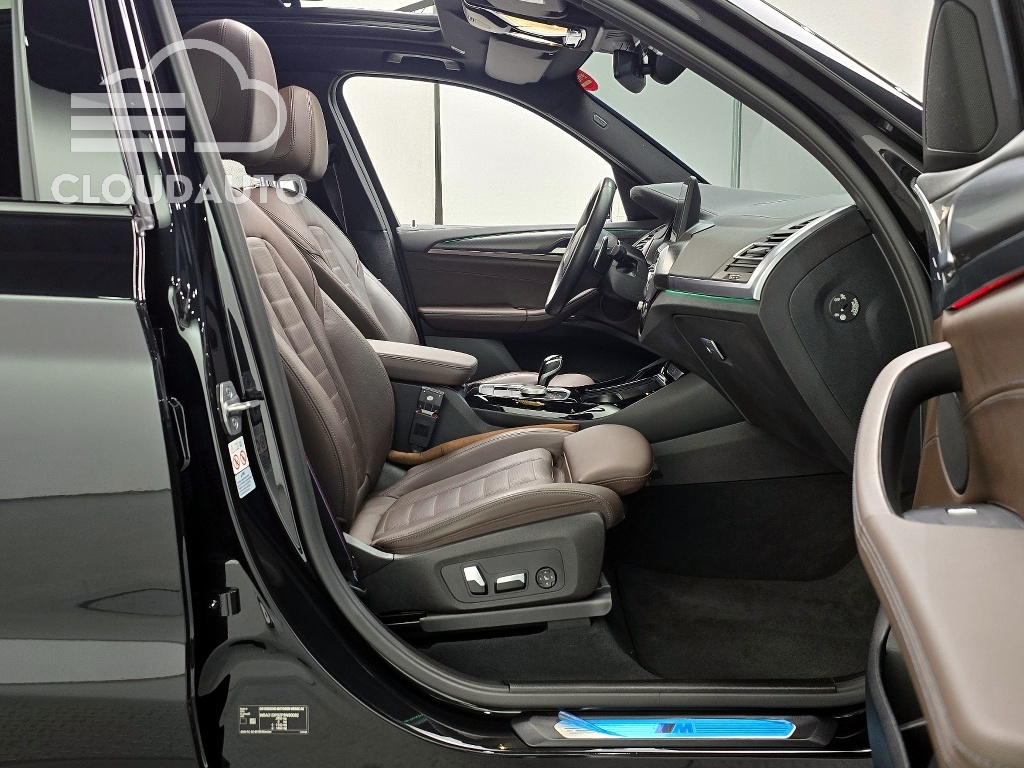 2023 BMW X3 xDrive 20i M Sports - Image 10