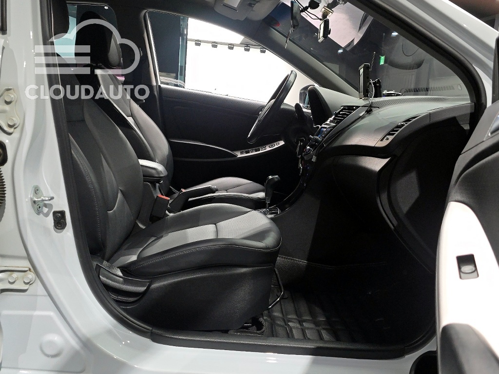 2016 Hyundai Accent Diesel 1.6 VGT Modern - Image 11