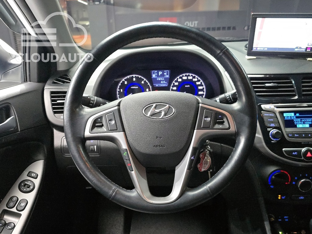 2016 Hyundai Accent Diesel 1.6 VGT Modern - Image 13