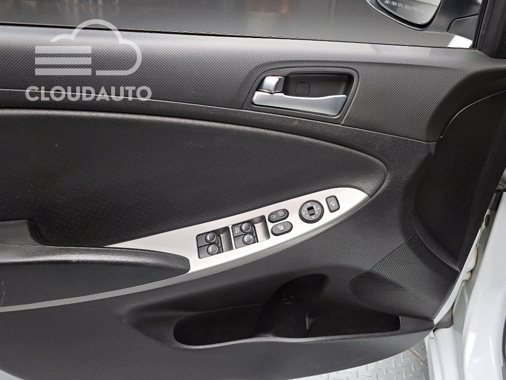 2016 Hyundai Accent Diesel 1.6 VGT Modern - Image 17