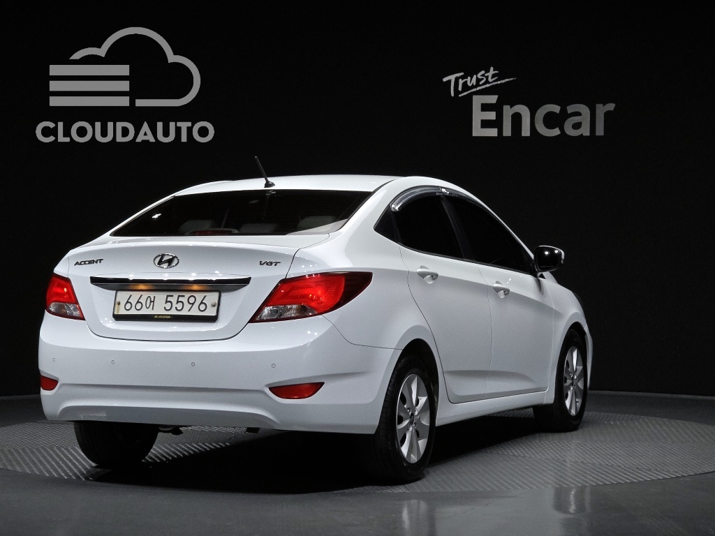 2016 Hyundai Accent Diesel 1.6 VGT Modern - Image 2