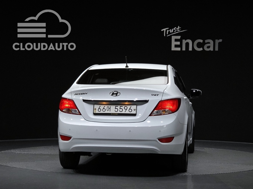 2016 Hyundai Accent Diesel 1.6 VGT Modern - Image 4