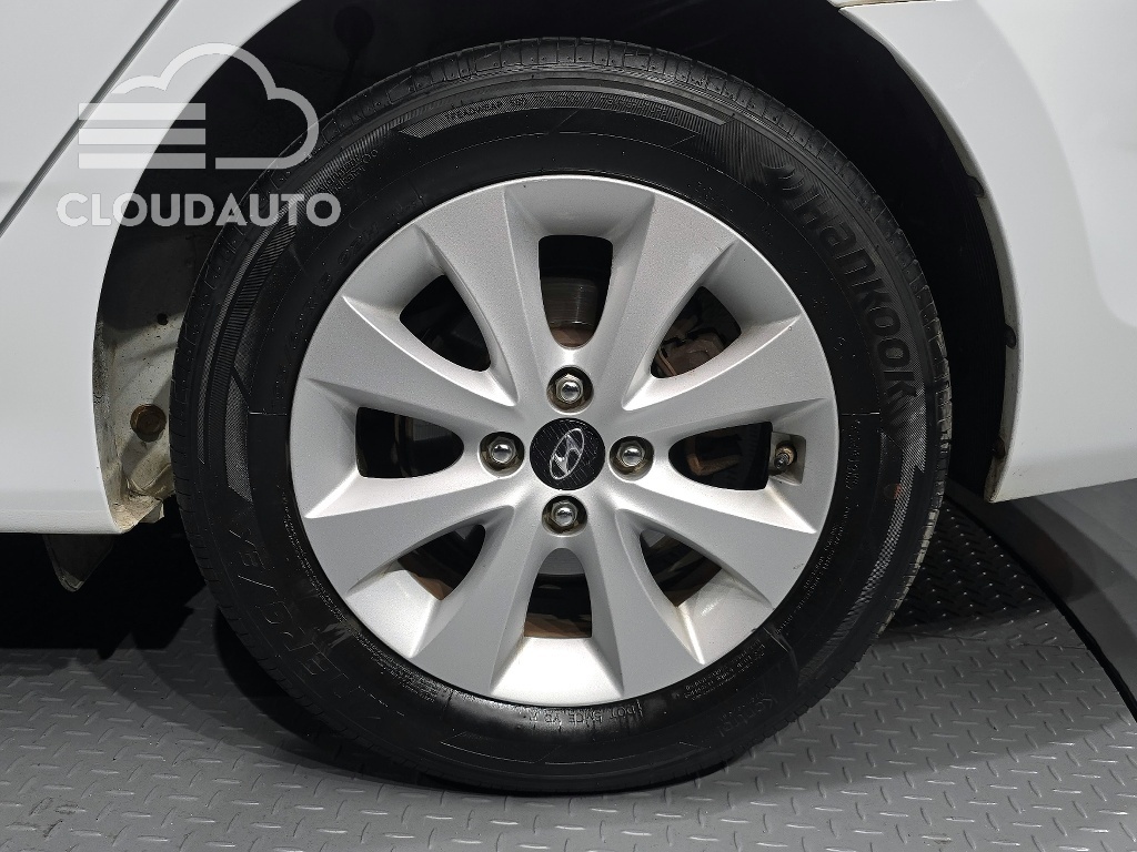 2016 Hyundai Accent Diesel 1.6 VGT Modern - Image 5