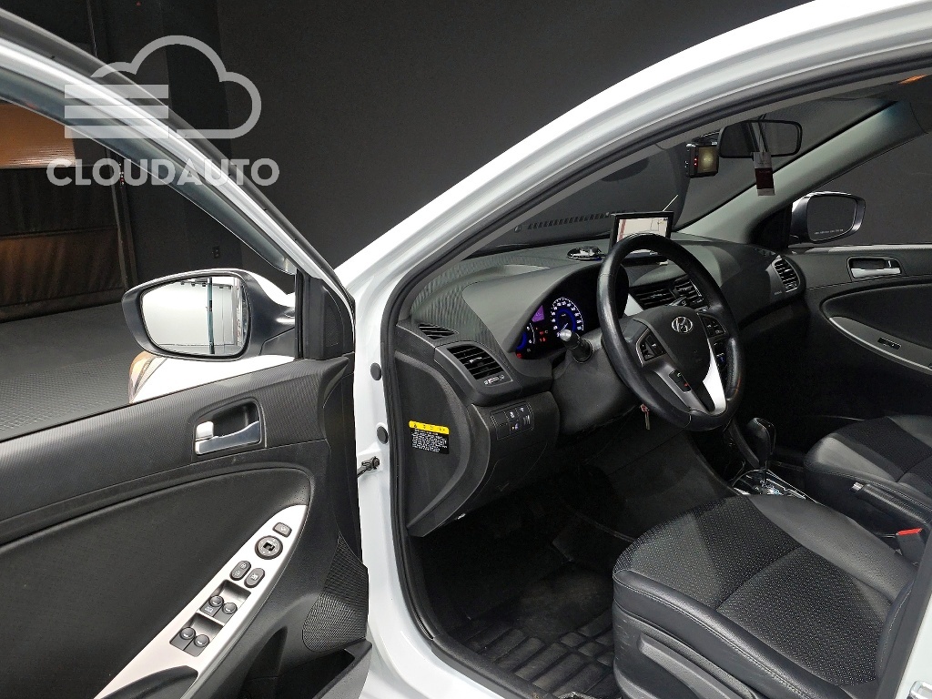 2016 Hyundai Accent Diesel 1.6 VGT Modern - Image 10