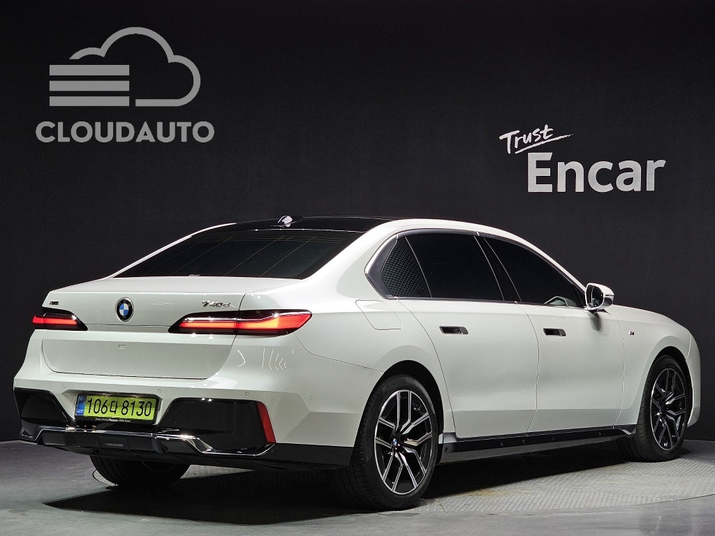 2025 BMW 7 Series 740d xDrive M Sports - Image 2