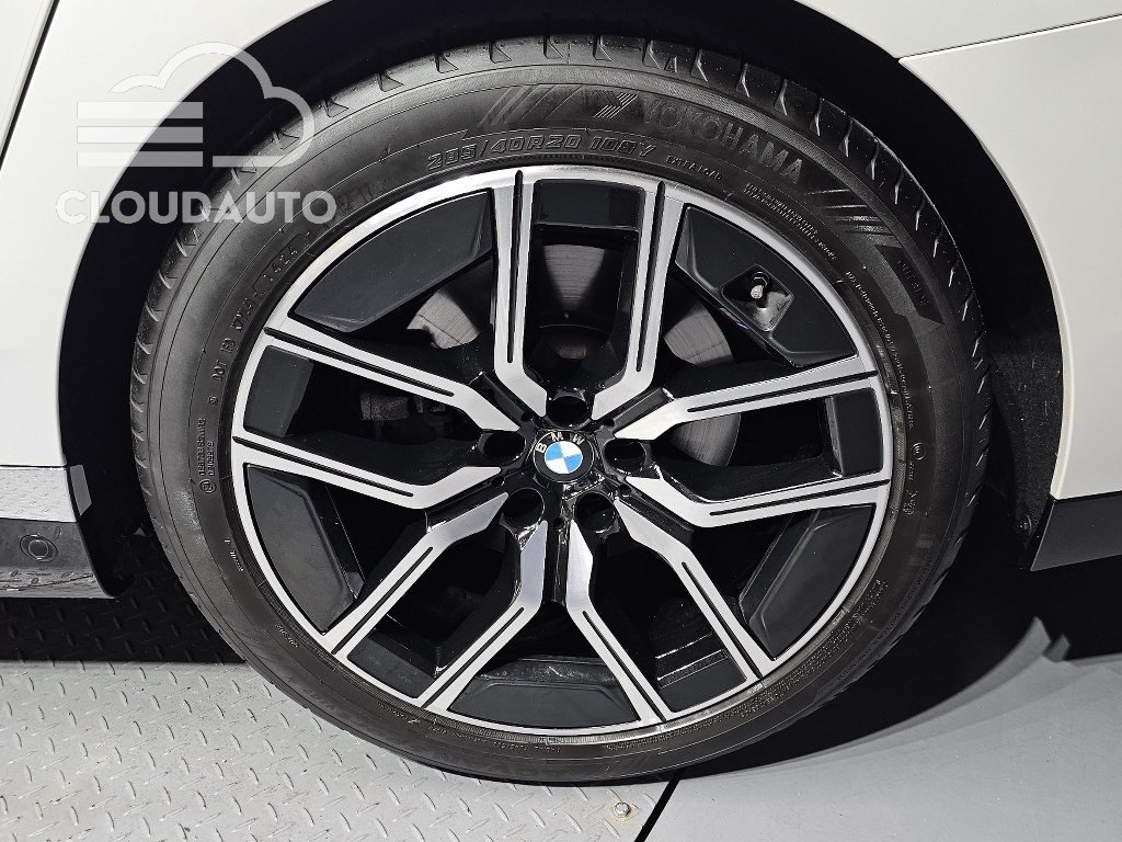 2025 BMW 7 Series 740d xDrive M Sports - Image 19
