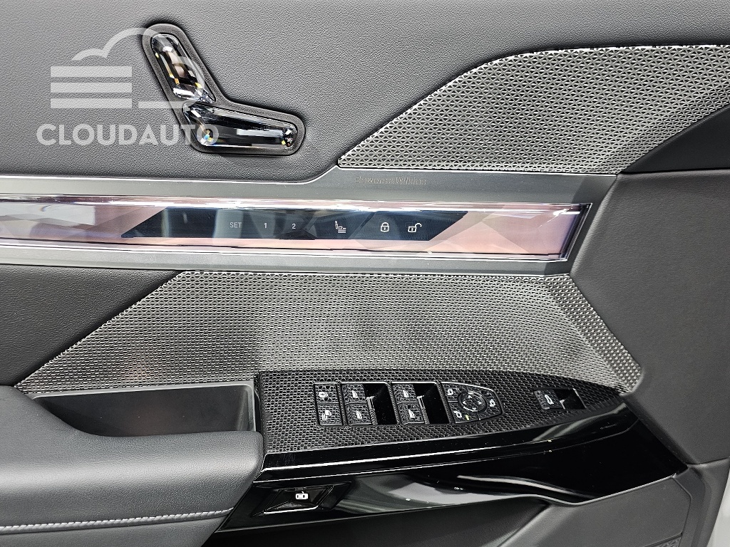 2025 BMW 7 Series 740d xDrive M Sports - Image 28