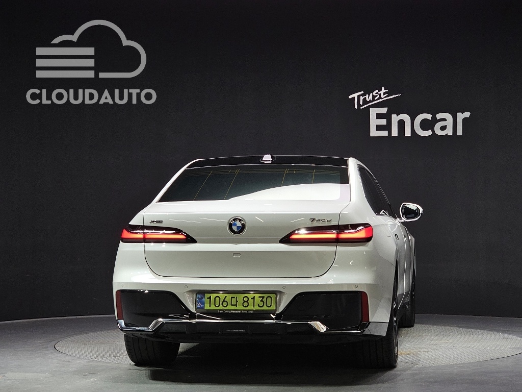 2025 BMW 7 Series 740d xDrive M Sports - Image 4