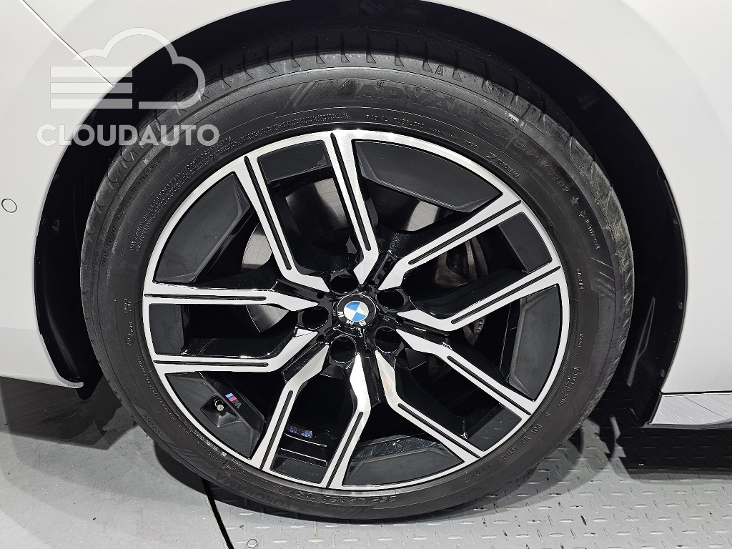 2025 BMW 7 Series 740d xDrive M Sports - Image 5