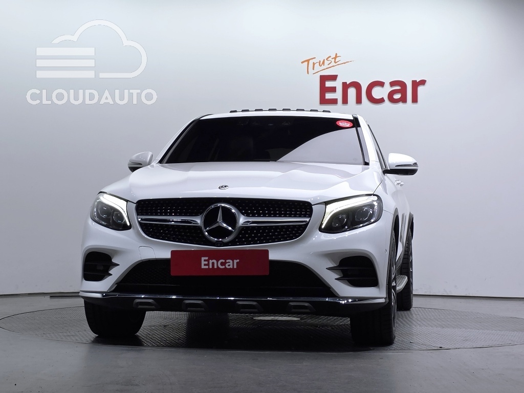 2019 Mercedes-Benz GLC GLC300 4MATIC AMG Line Coupe - Image 3