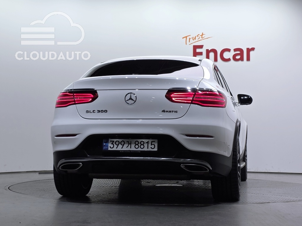 2019 Mercedes-Benz GLC GLC300 4MATIC AMG Line Coupe - Image 4