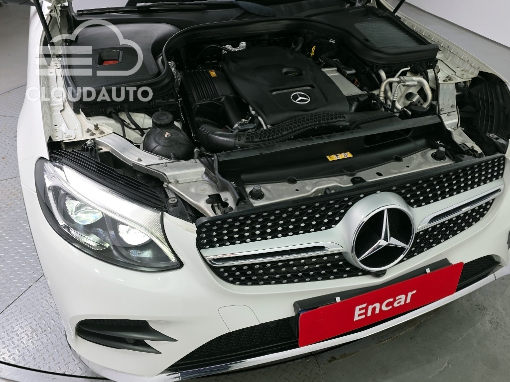 2019 Mercedes-Benz GLC GLC300 4MATIC AMG Line Coupe - Image 6