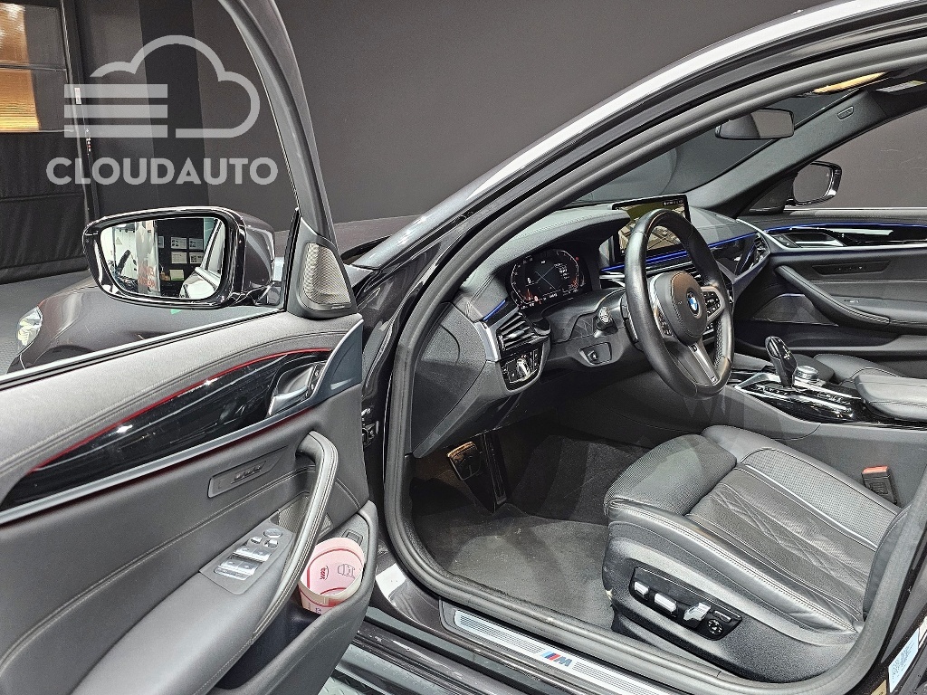 2022 BMW 5 Series 530i M Sports - Image 11