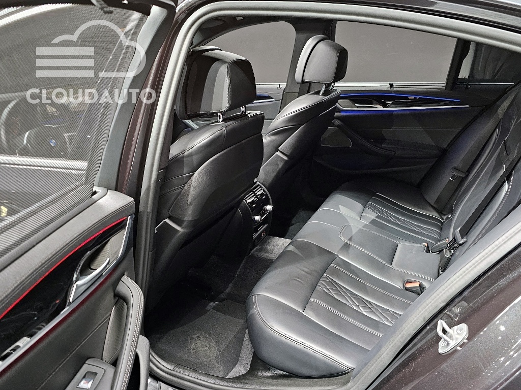 2022 BMW 5 Series 530i M Sports - Image 12