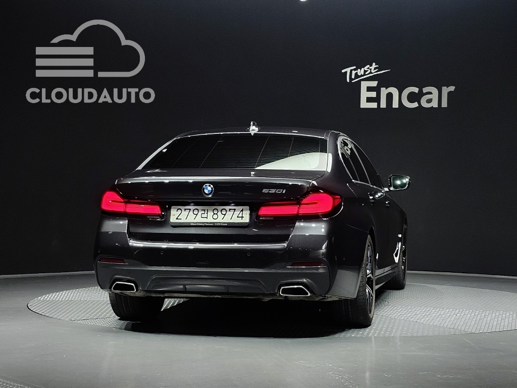 2022 BMW 5 Series 530i M Sports - Image 4