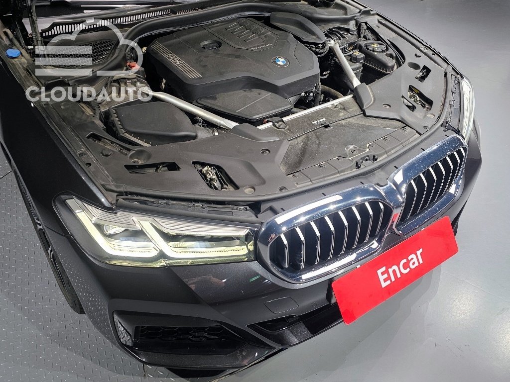 2022 BMW 5 Series 530i M Sports - Image 6