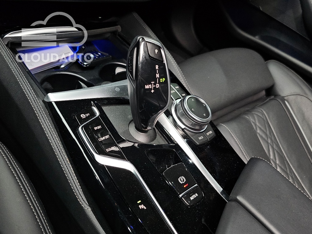 2022 BMW 5 Series 530i M Sports - Image 9