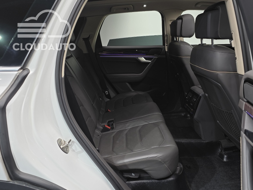 2021 Volkswagen Touareg 3.0 TDI Prestige - Image 11