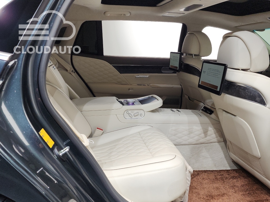 2023 Genesis G90 Gasoline 3.5 Turbo e-S/C AWD LWB - Image 10