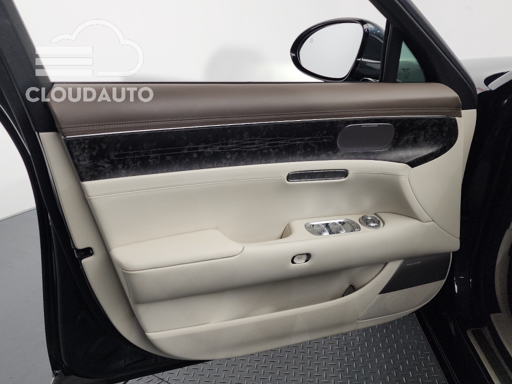 2023 Genesis G90 Gasoline 3.5 Turbo e-S/C AWD LWB - Image 23