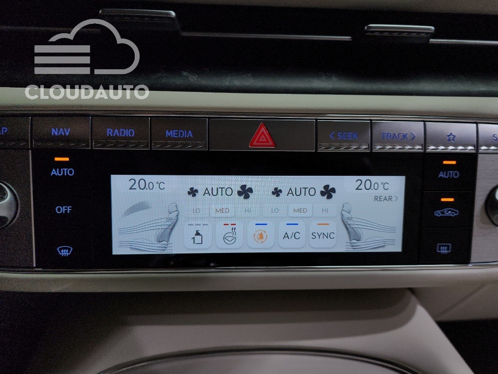 2023 Genesis G90 Gasoline 3.5 Turbo e-S/C AWD LWB - Image 31