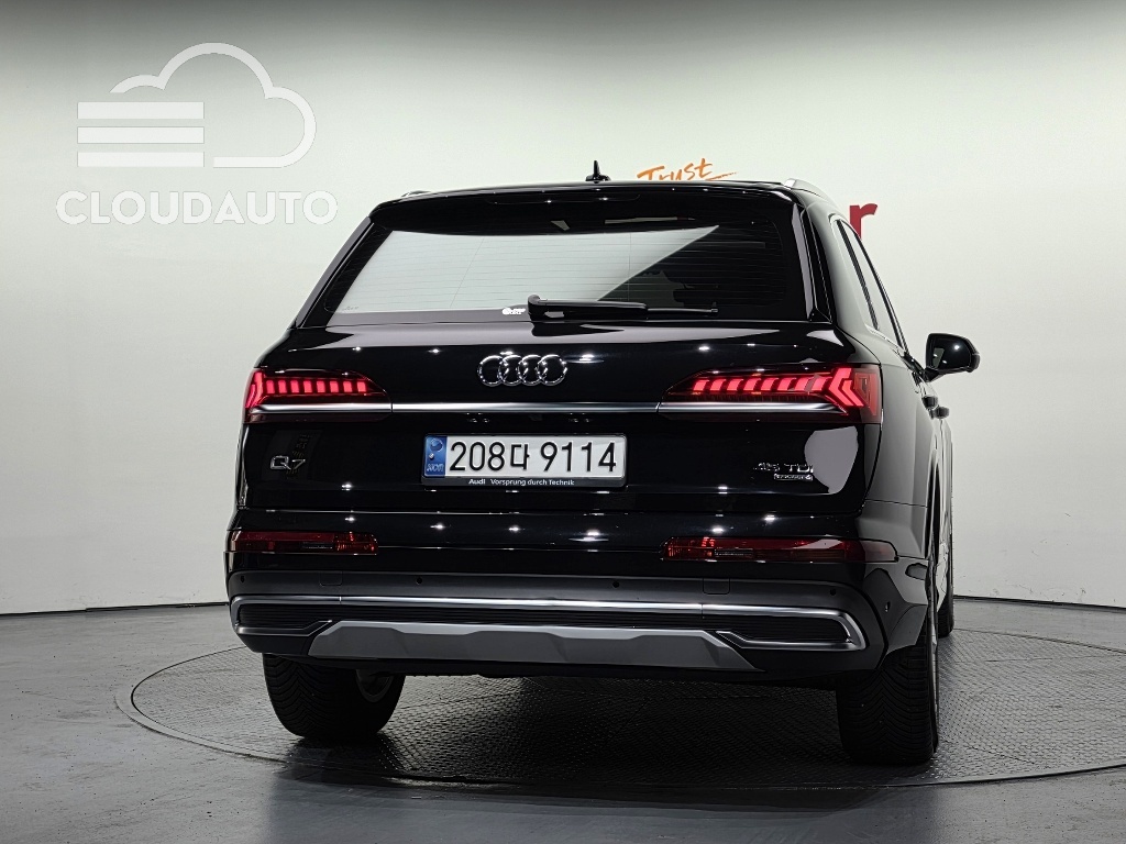 2022 Audi Q7 45 TDI - Image 4