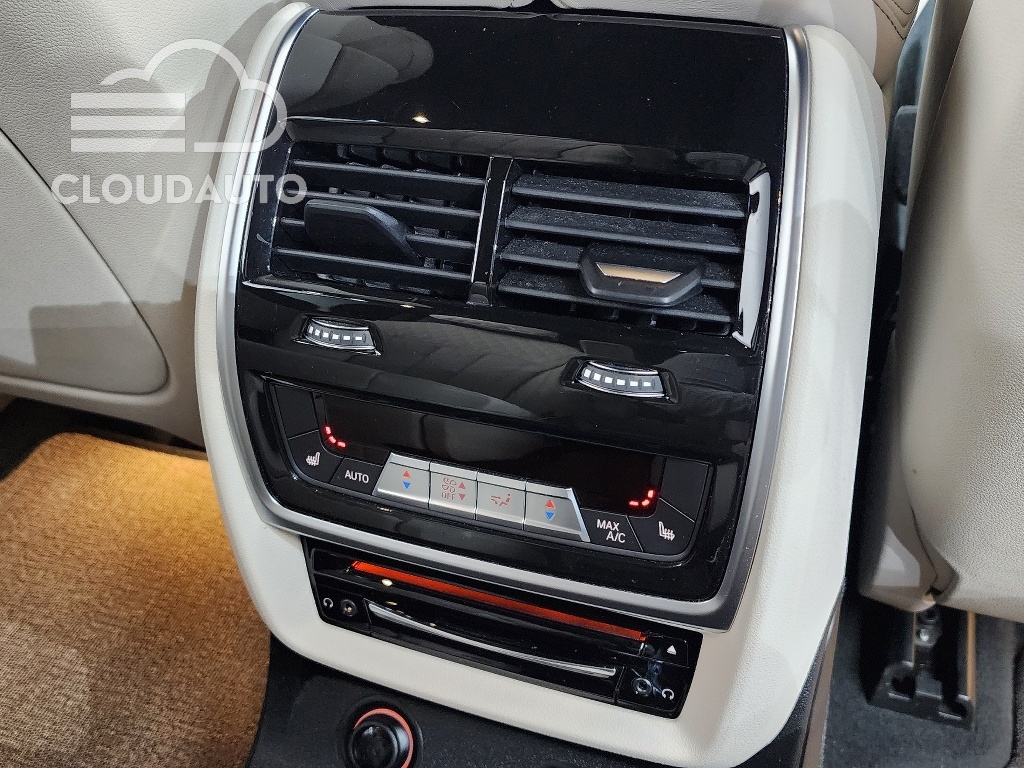 2022 BMW X7 xDrive 40i M Sports 6 - Image 18
