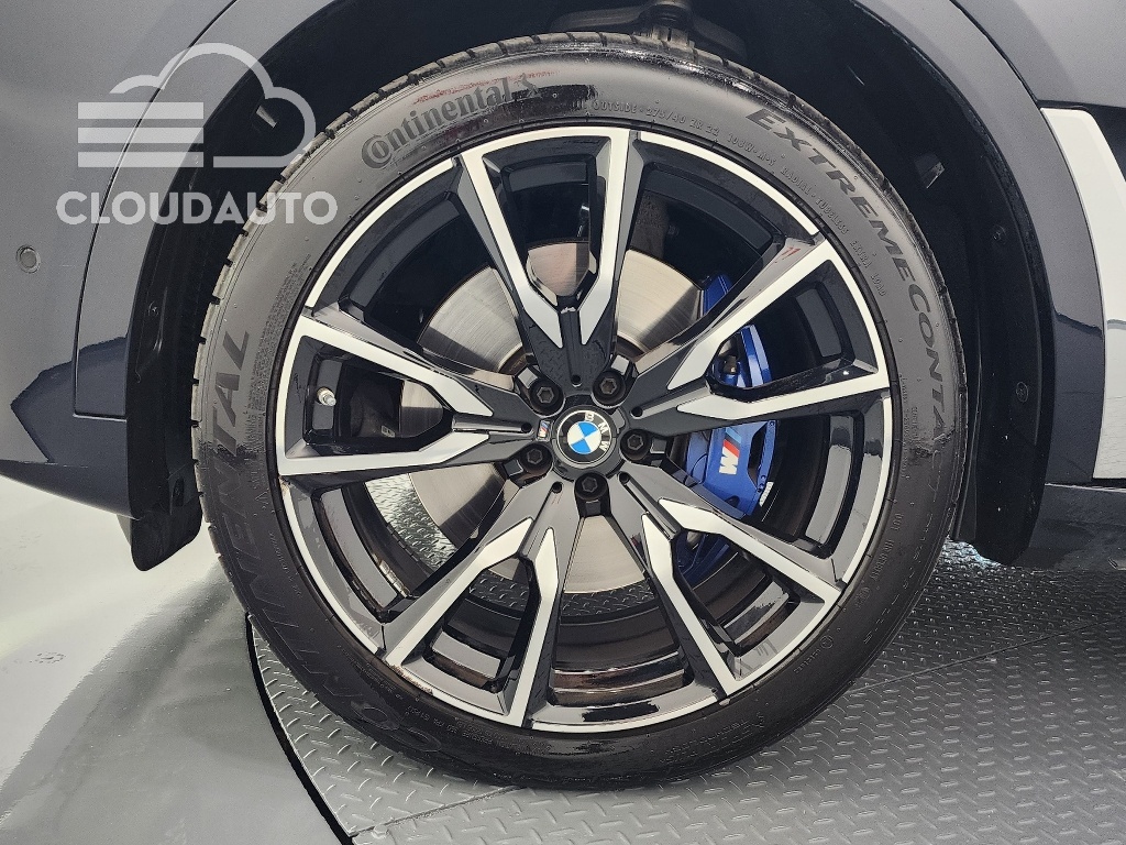 2022 BMW X7 xDrive 40i M Sports 6 - Image 5