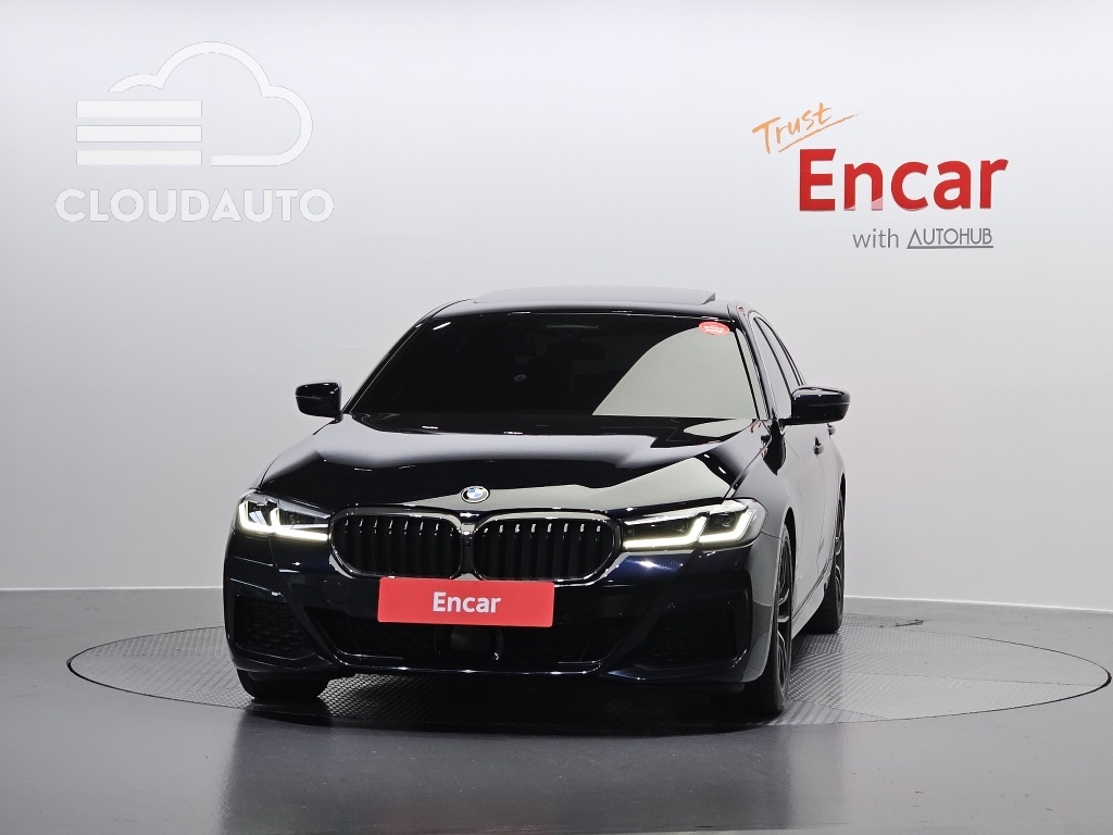 2022 BMW 5 Series 520i M Sports - Image 3