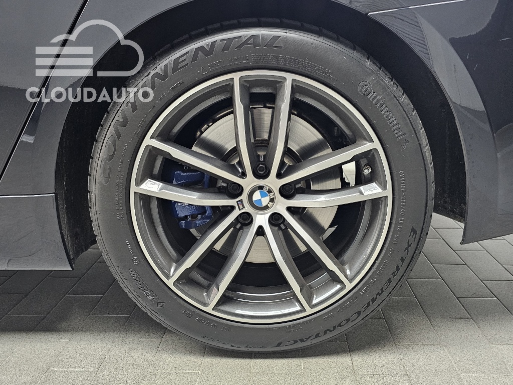 2022 BMW 5 Series 520i M Sports - Image 5
