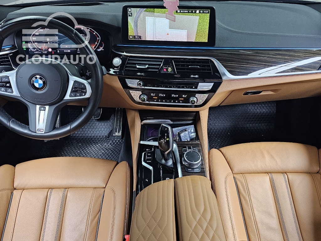 2022 BMW 5 Series 520i M Sports - Image 7
