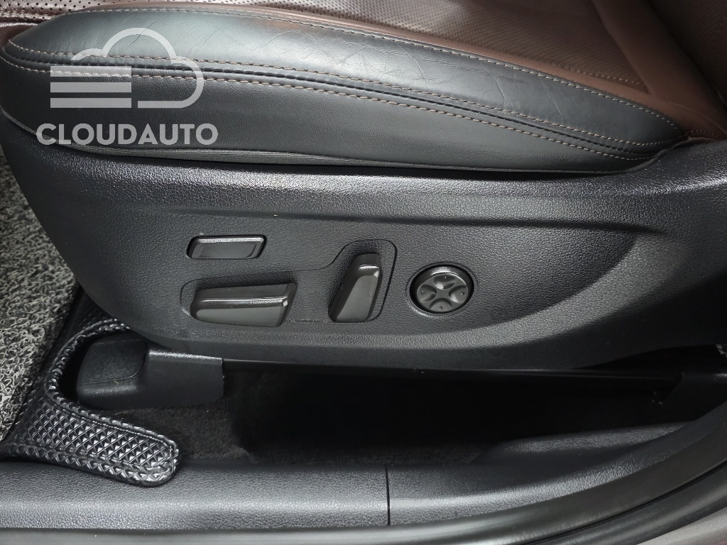 2020 Hyundai Santa Fe Gasoline 2.0T 2WD - Image 30