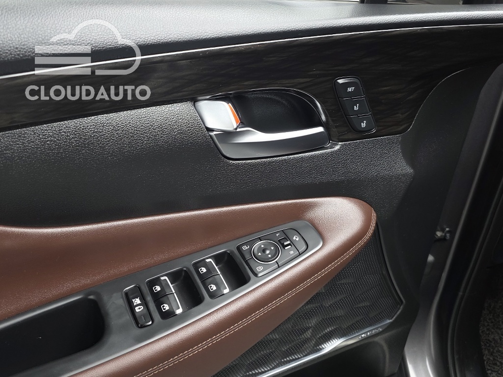 2020 Hyundai Santa Fe Gasoline 2.0T 2WD - Image 31