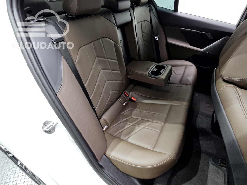 2024 BMW 5 Series 520i M Sports - Image 11