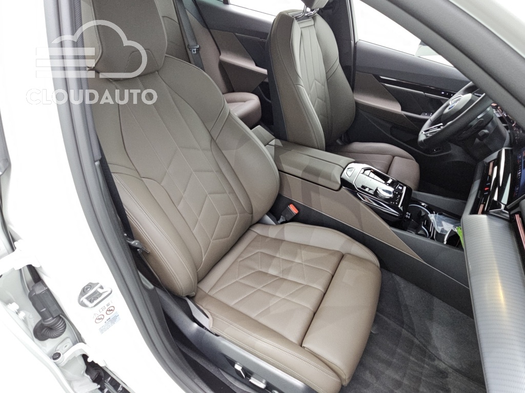2024 BMW 5 Series 520i M Sports - Image 12