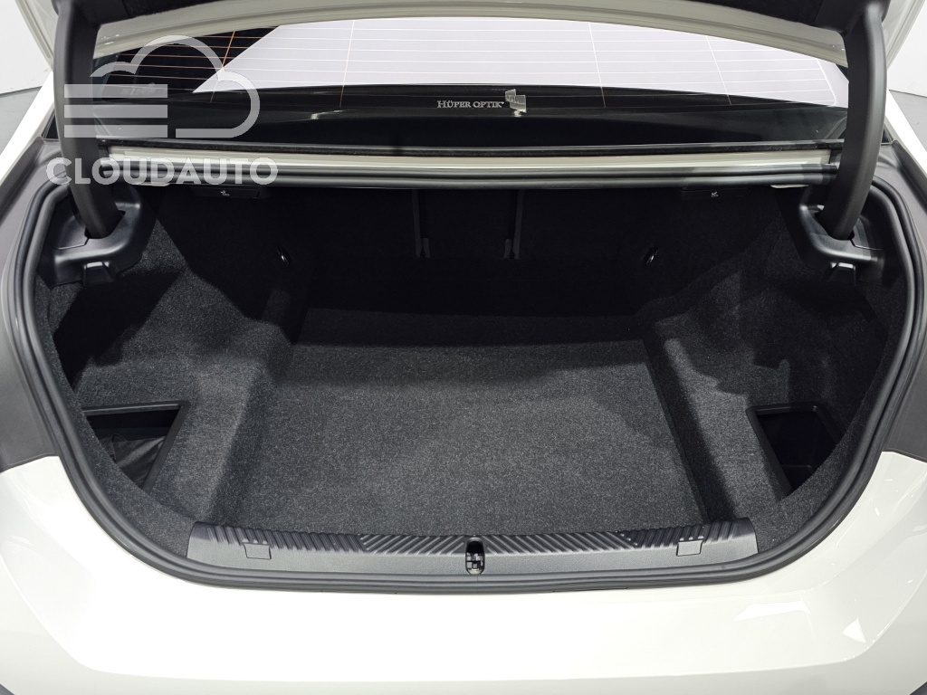 2024 BMW 5 Series 520i M Sports - Image 18
