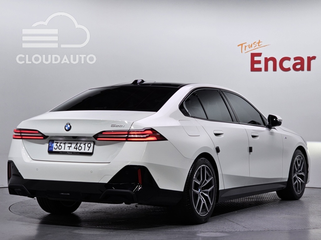 2024 BMW 5 Series 520i M Sports - Image 2