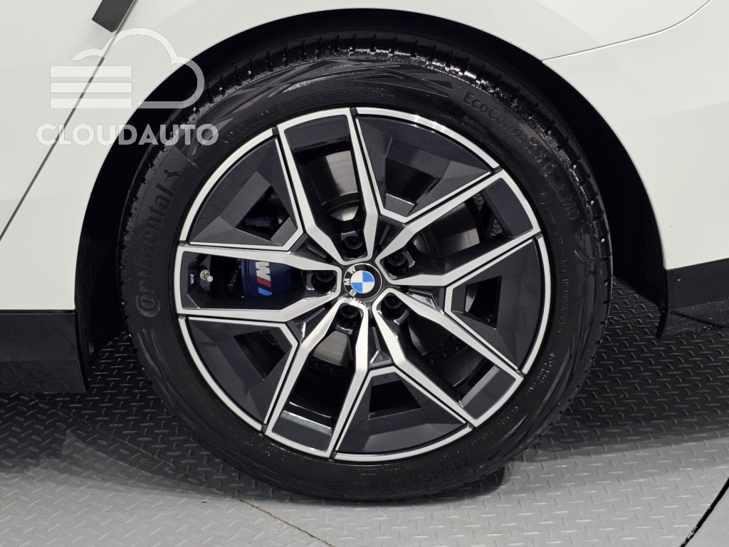 2024 BMW 5 Series 520i M Sports - Image 21