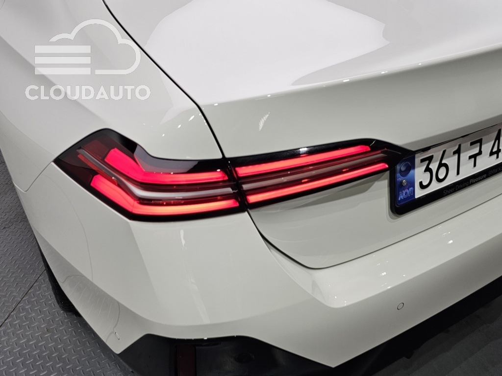 2024 BMW 5 Series 520i M Sports - Image 23