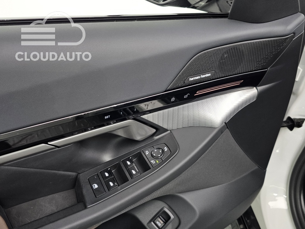 2024 BMW 5 Series 520i M Sports - Image 27