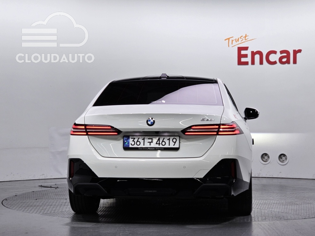 2024 BMW 5 Series 520i M Sports - Image 4
