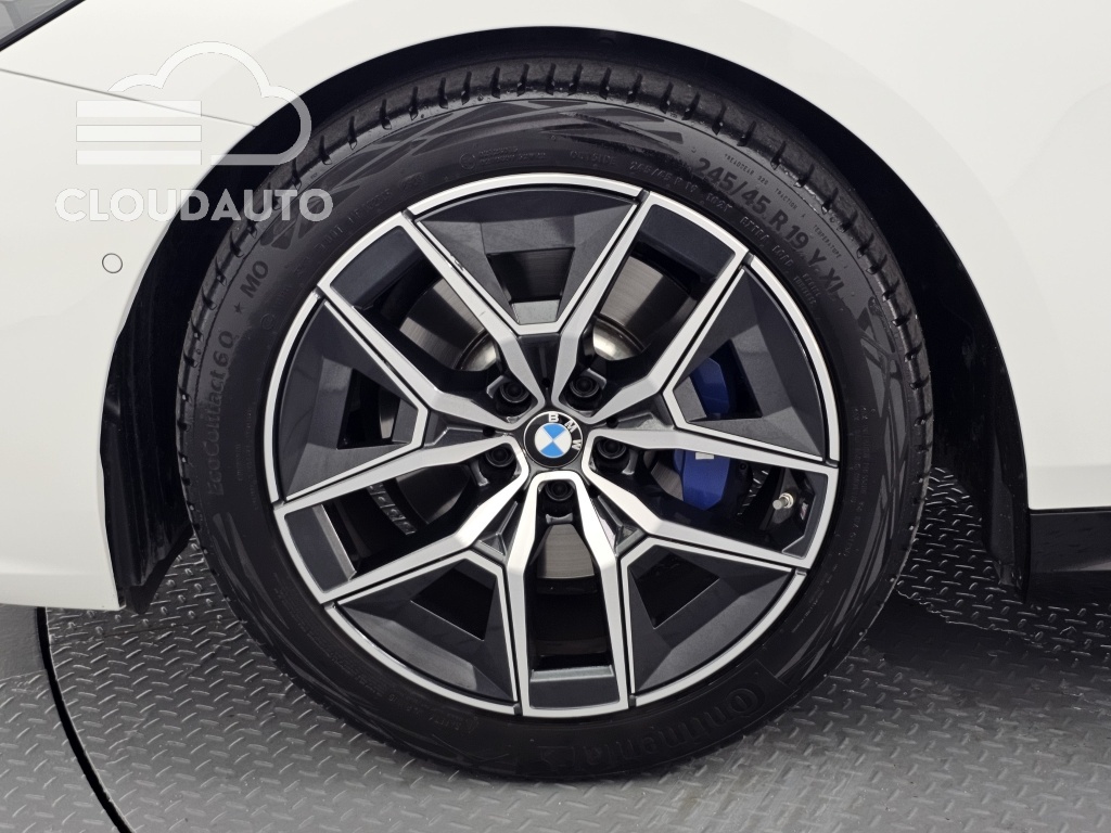 2024 BMW 5 Series 520i M Sports - Image 5